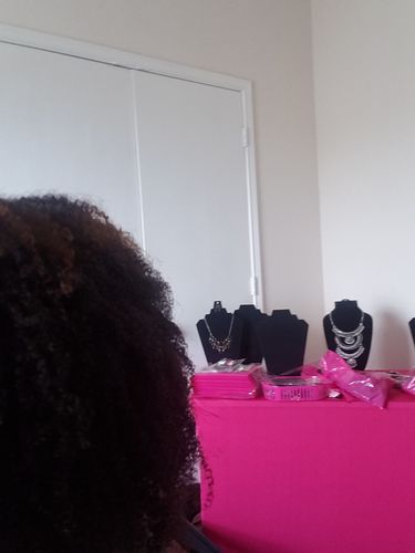 Customer photo review of Sample Curly Hair Wash and Go System with Organic Castor Oil for Strengthening Hair with Vanilla Berry Fragrance (Step 1 - 4)