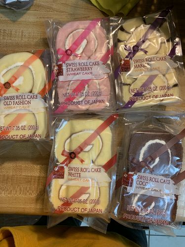 Customer photo review of [Happy Clover] Sweet Swiss Roll Cake Strawberry 4pc