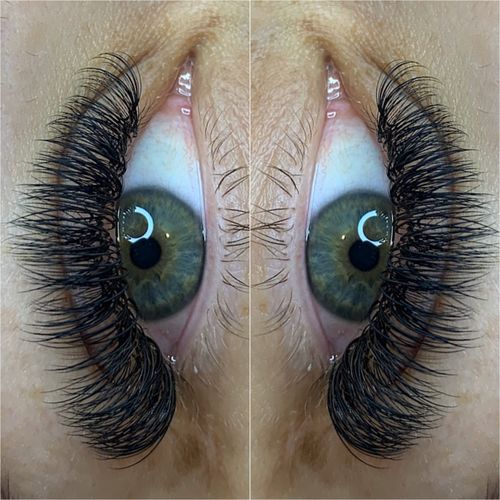 Customer photo review of 0.20 Flat Split Tip Cashmere Eyelash Extensions (16 lines)