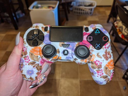 Customer photo review of Wonderland - PS4 Controller Skin