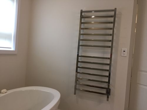 Customer photo review of Square 24.0" x 60.0", Kontour Chrome Towel Warmer