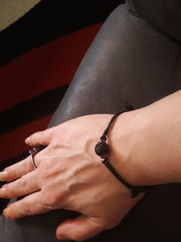 Customer photo review of BRACELET AJUSTABLE UNE PIERRE LAVE