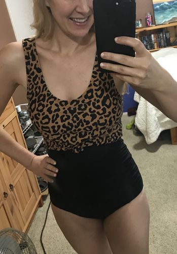 Customer photo review of Traveler Top | Leopard Print