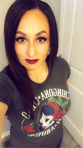 Customer photo review of Chingona Como Mi Abuela Rose Vintage Ladie's T-Shirt