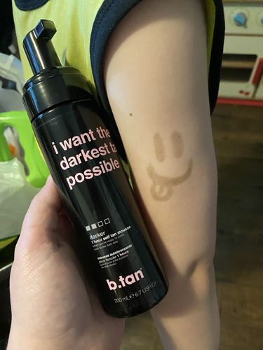 Customer photo review of b.tan i want the darkest tan possible & Mitt