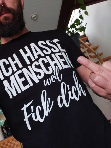 Customer photo review of Ich hasse Menschen weil F++k dich  - Words on Shirts  - Herren Shirt