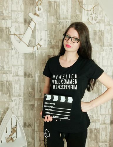 Customer photo review of Herzlich willkommen im falschen Film  - Damenshirt