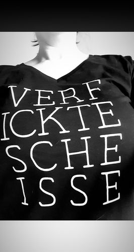 Customer photo review of Verf ickte sche isse - Words on Shirts  - V-Neck Damenshirt