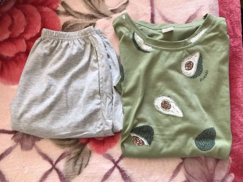 Customer photo review of "AVOCADO" T-SHIRT & SHORTS SET