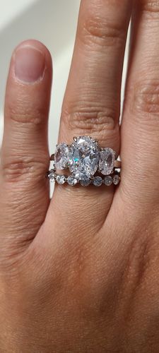 Customer photo review of Louilyjewelry Sterling Silver Oval Cut Three Stone Wedding Ring Set