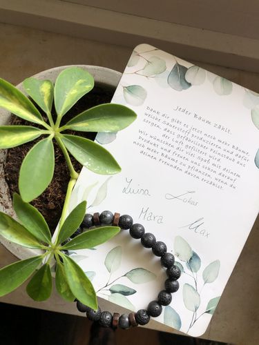 Customer photo review of Vulkanstein Armband