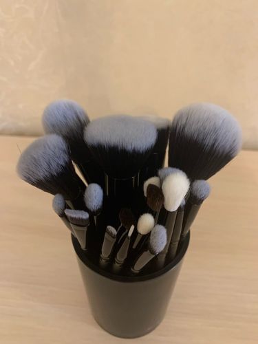 Customer photo review of 27 Kit Pinceau Maquillage Complet Professionnel Poudre / Fond de Teint / Contouring / Anti-cernes / Highlight / Fard Paupiere / Eyeliner