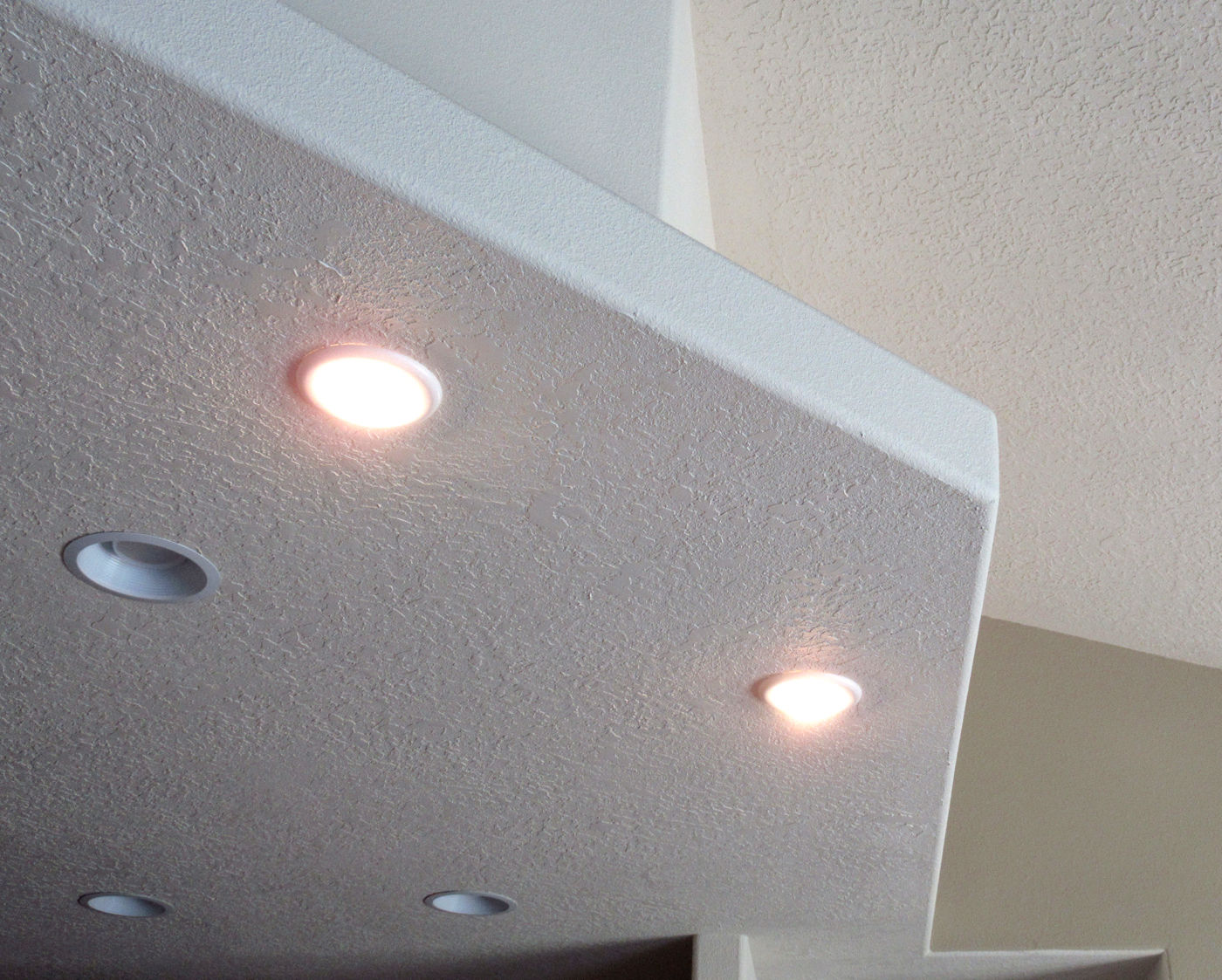 Customer photo review of 4-inch Dimmable LED Disk Downlight, Kitchen Lights, 10W, Recessed Ceiling Light Fixture