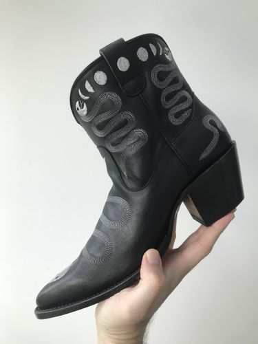 Customer photo review of No.2101 JUNCTION eastern boot pskaufman... x Me _ black leather womens