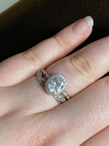 Customer photo review of Louily Vintage Leaf & Vine Art Deco Halo Oval Cut Ring Set