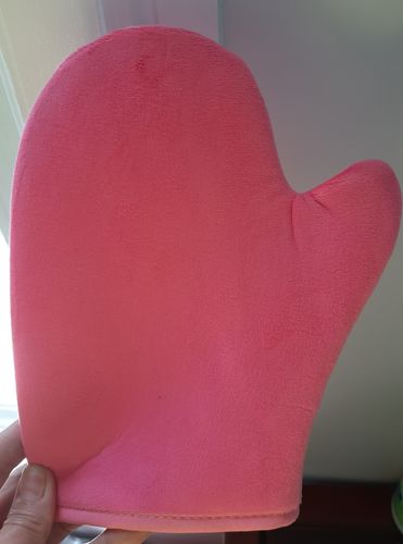 Customer photo review of Pink Sunless Applicator Mitt