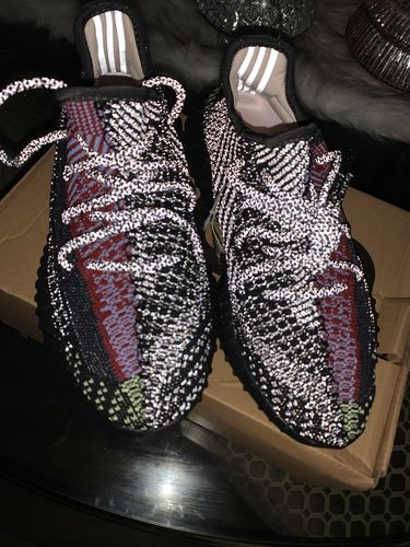 Customer photo review of Yeezy 350 v2 “Yecheil”