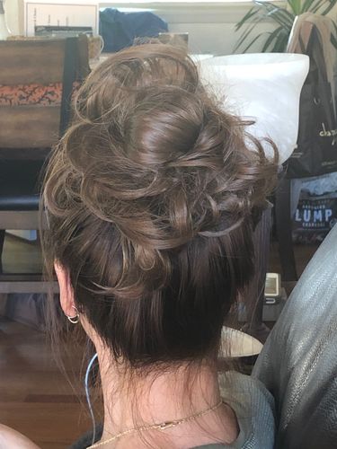 Customer photo review of JuvaBun Messy Bun