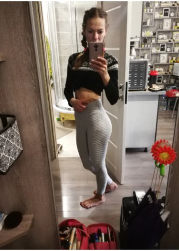Customer photo review of GYMKARTEL® ANTI-CELLULITE AND PUSH UP LEGGINGS - GRAY
