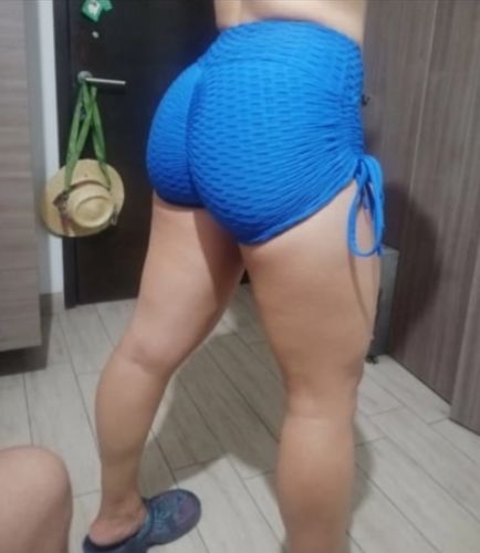 Customer photo review of GYMKARTEL® ANTI-CELLULITE AND PUSH UP SHORTS - BLUE