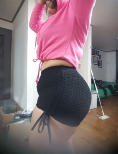 Customer photo review of GYMKARTEL® ANTI-CELLULITE AND PUSH UP SHORTS - BLACK