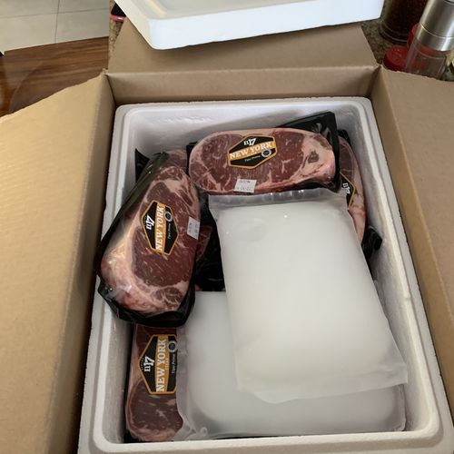 Reseña con foto de un cliente sobre New York Steak