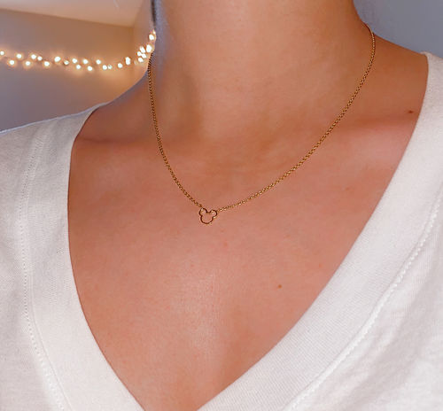 Customer photo review of Main Mouse Necklace - Gold