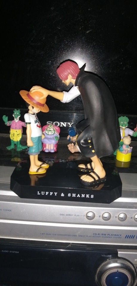 Customer photo review of Straw Hat Luffy & Red Hair Shanks