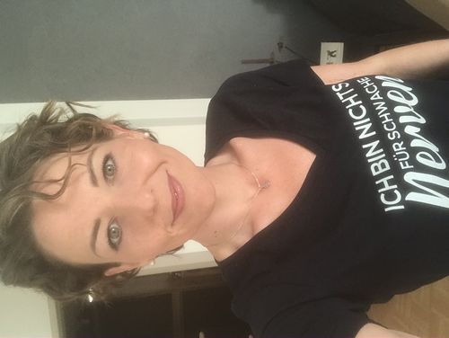 Customer photo review of Nichts für Schwache Nerven  - V-Neck Damenshirt