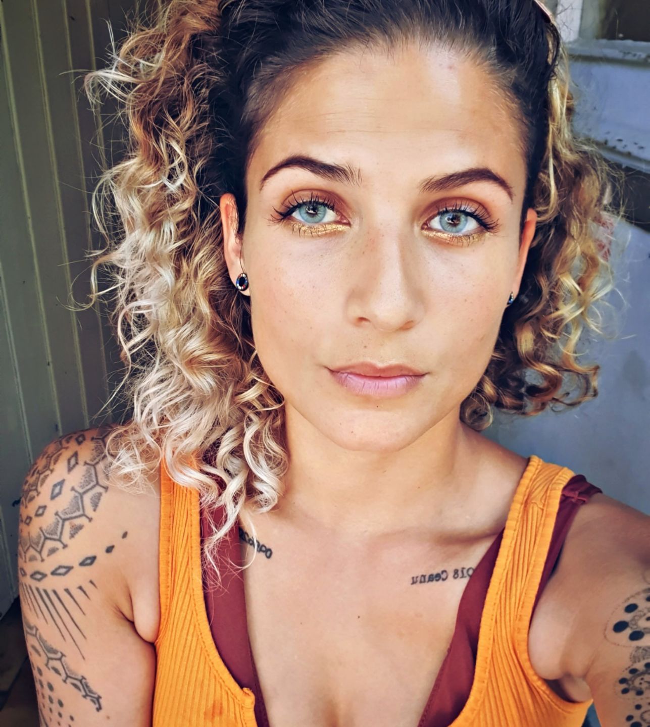 Customer photo review of Hidrocor Ocre Brown Prescription Colored Contact Lenses