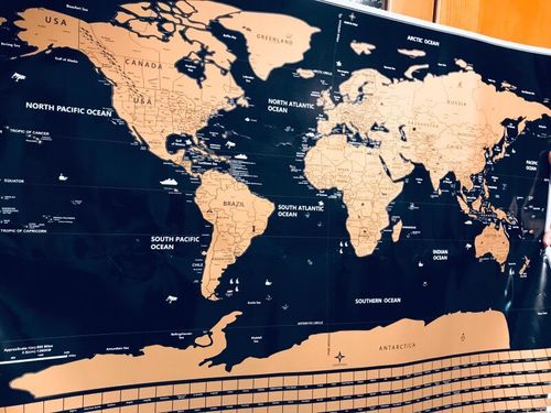 Customer photo review of Carte du Monde à Gratter Noire et Dorée Brillante