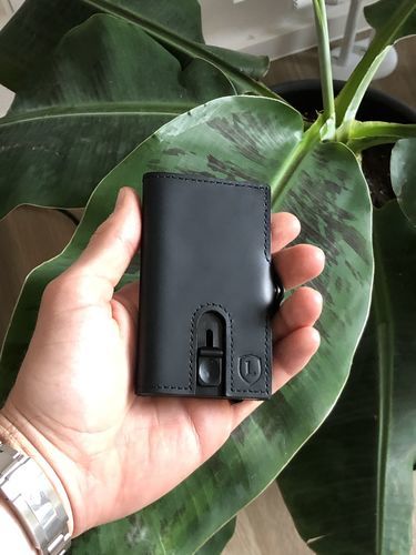 Customer photo review of Everest Smart Wallet