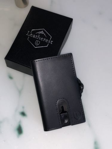 Customer photo review of Everest Smart Wallet