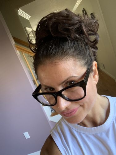 Customer photo review of JuvaBun Messy Bun