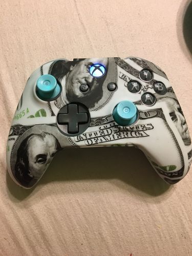 Customer photo review of Show Me The Money! - XBOX One Controller Skin
