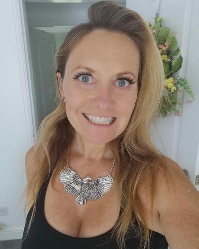 Customer photo review of Sapphire Magnetic Eyelashes and Eyeliner Kit