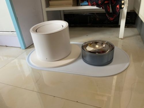 Customer photo review of Furrytail Anti-Overflow Cat Feeding Mat + Tray Set XXL