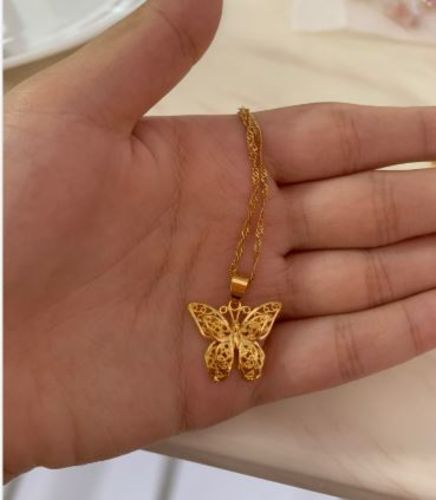 Customer photo review of Collier Papillon