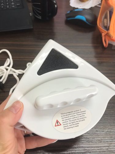 Customer photo review of Magnetic Window Glass Cleaner