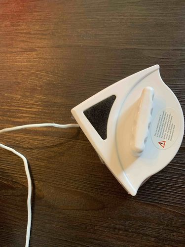 Customer photo review of Magnetic Window Glass Cleaner