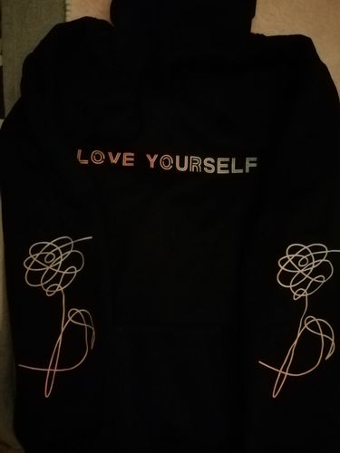 Customer photo review of Hoodie BTS LOVEYOURSELF Collector Edition