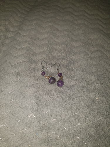 Customer photo review of BOUCLES PENDANTE AMETHYSTE