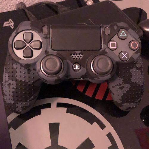 Customer photo review of Shadow Camo - PS4 Controller Skin