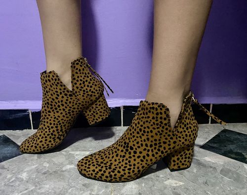 Customer photo review of Botines Megan Leopardo
