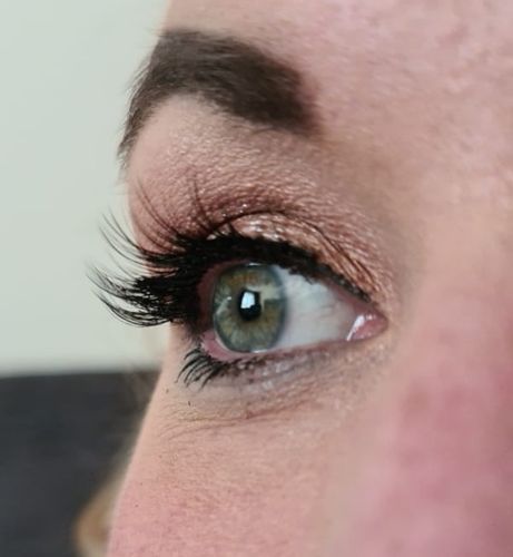 Customer photo review of Sapphire Magnetic Eyelashes and Eyeliner Kit