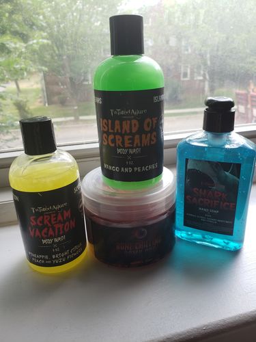 Customer photo review of Island Of Screams Body Wash