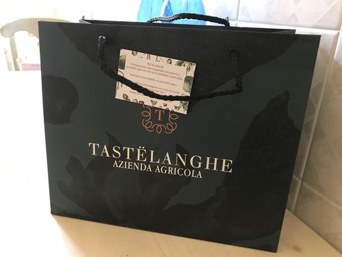 Customer photo review of Torta di Nocciole Tastëlanghe (Box Torta)