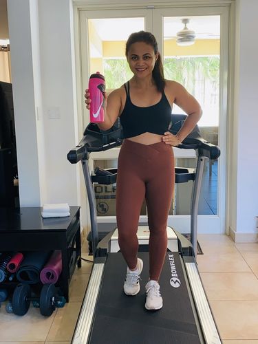 Customer photo review of Bare Leggings