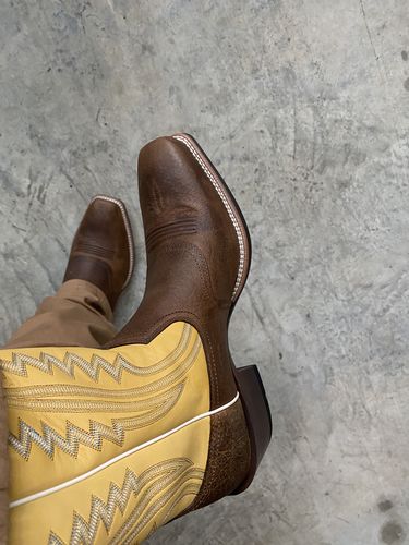 Customer photo review of Ariat® Men's High Desert Earth Brown & Tack Room Gold Boots 10023173