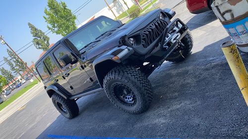 Customer photo review of Shark Grille - Matte Black (18-20 Jeep Wrangler JL & Gladiator JT)